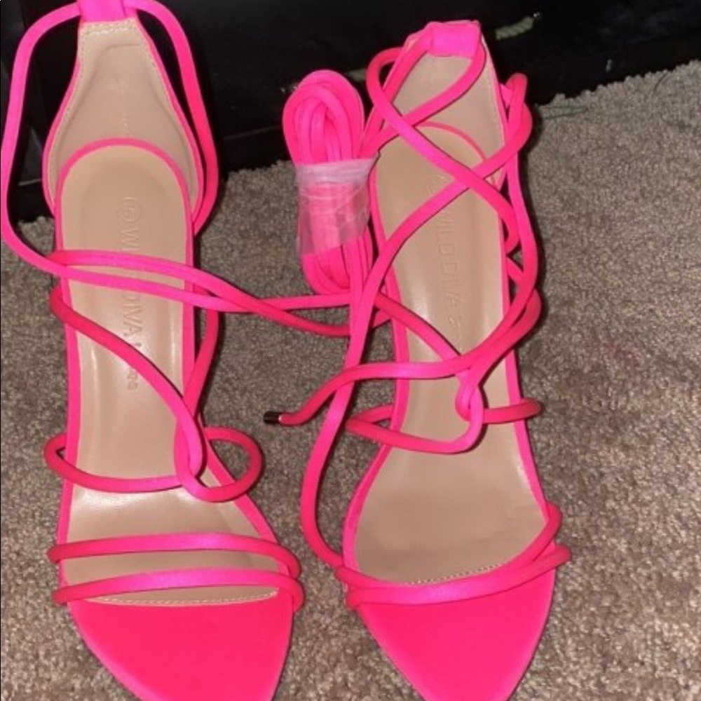 Pink pumps tie up